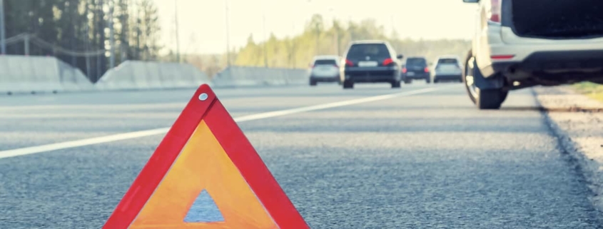 Disabled vehicle sits on grassy shoulder of Florida expressway