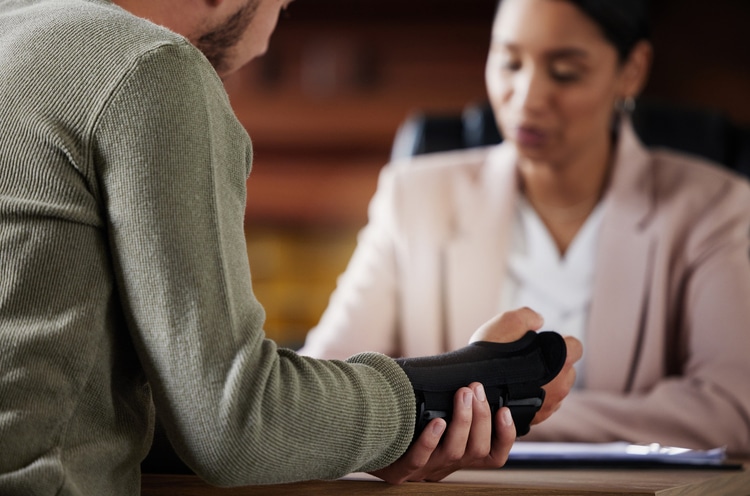 how to choose the best truck accident lawyer