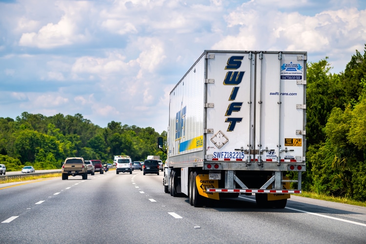 how many semi truck accidents per year