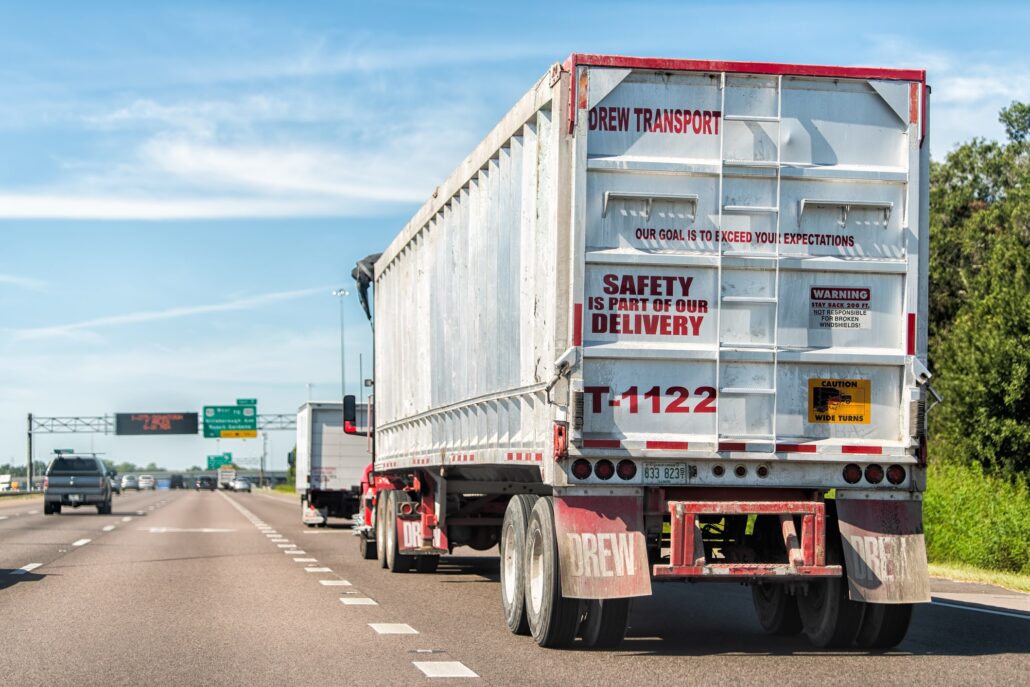 semi truck shuts down I-75 collier county