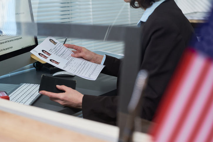 immigration officer with citizenship documents - can an undocumented immigrant make a personal injury claim?