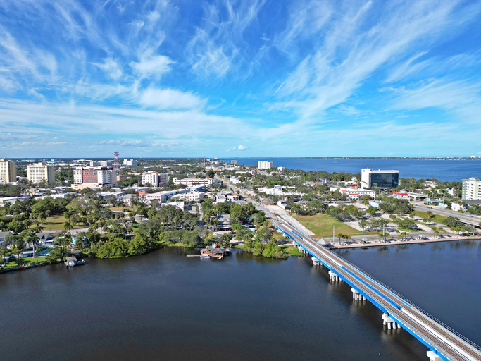 Aerial view of downtown Melbourne, Florida - Can you sue the city for a personal injury claim in Melbourne?