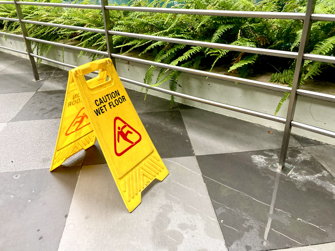 Wet floor sign - Can you sue for slipping on a wet floor in FL?