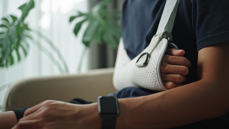 person with arm in a cast - does house insurance cover personal injury?